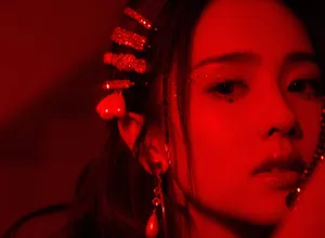 白鹿暗黑女团风甜酷写真图片_5