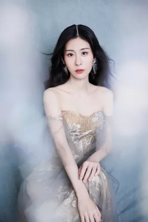 张碧晨轻纱抹胸裙性感写真图片_5