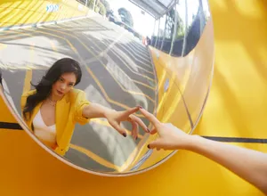 傅菁明黄西服酷飒性感写真图片_6