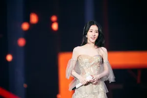 张碧晨流沙裙魅力舞台照图片