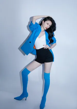 傅菁蓝色西服短裙长靴性感写真图片_6