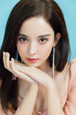 古力娜扎粉皮裙温柔美丽写真图片_5
