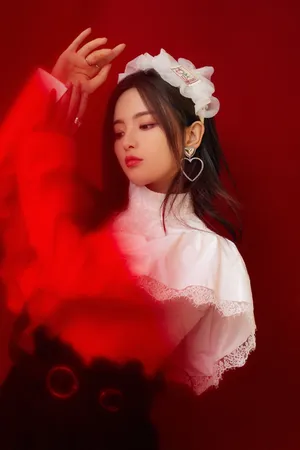 杨超越心动的信号收官魅力性感写真照_2