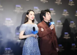 吉娜挺孕肚穿礼服明艳动人美照图片_4