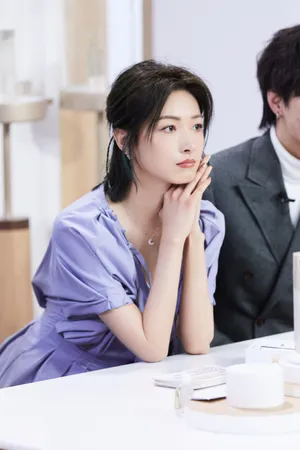 万茜紫色连身裙优雅写真图片_7