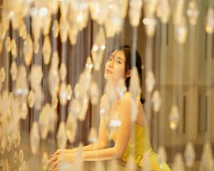 乔欣黄色抹胸礼服优雅写真图片_1
