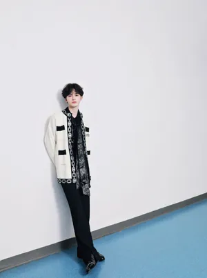 朱正廷清新简约帅气生活照图片_1