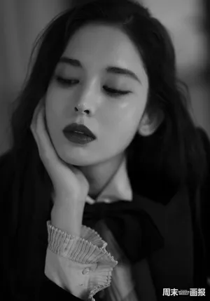 古力娜扎光影侧颜大片写真图片_7