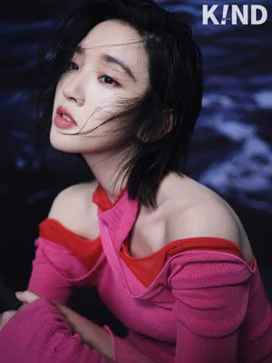 唐艺昕性感迷人光影写真图片