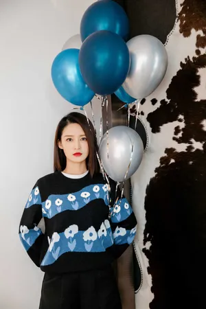 李沁甜美俏皮写真图片_1