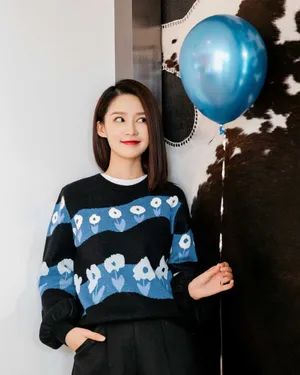 李沁甜美俏皮写真图片_3