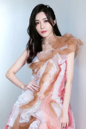 汤晶媚斜肩裙性感优雅写真图片_3