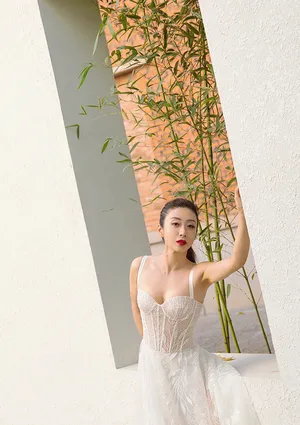 刘思彤蕾丝长裙性感写真图片_2