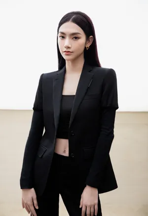刘令姿曾可妮黑色西服写真图片_2