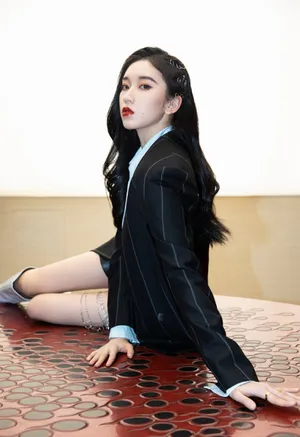 刘令姿曾可妮黑色西服写真图片_4