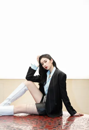 刘令姿曾可妮黑色西服写真图片_5