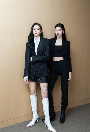 刘令姿曾可妮黑色西服写真图片_7