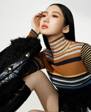 孟美岐最新时尚杂志写真大片_7