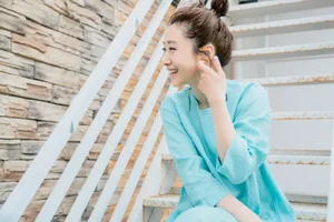 刘思彤丸子头清纯甜美写真