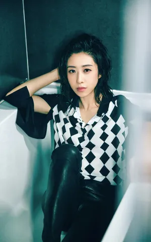 刘思彤御姐风酷飒性感写真图片
