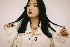 孟美岐针织衫绿发时尚个性美照图片_2