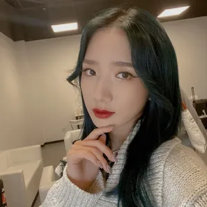 孟美岐针织衫绿发时尚个性美照图片_5