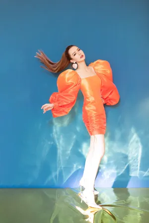 戚薇破次元流光璀璨写真图片