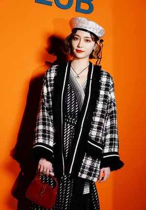宋妍霏何穗许佳琪复古时髦现场照图片_1
