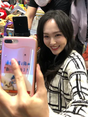 唐嫣卷发肤白貌美迷人美照图片第1张