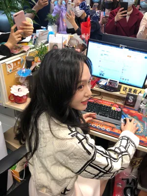 唐嫣卷发肤白貌美迷人美照图片_2