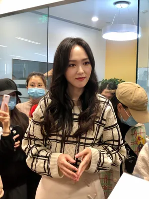 唐嫣卷发肤白貌美迷人美照图片_8