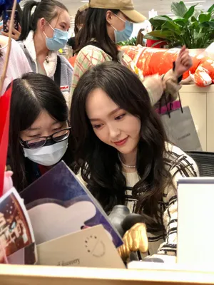 唐嫣卷发肤白貌美迷人美照图片_10