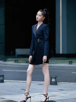 关晓彤梦幻裙摆魅惑性感迷人写真图片