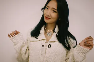 孟美岐元气俏皮自拍照图片_5