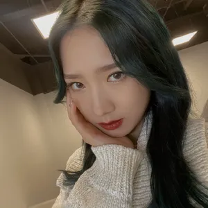 孟美岐元气俏皮自拍照图片_9