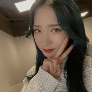 孟美岐元气俏皮自拍照图片_11