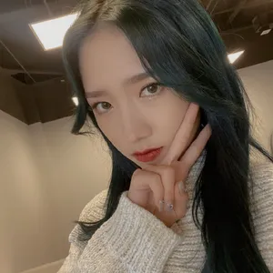 孟美岐元气俏皮自拍照图片_12