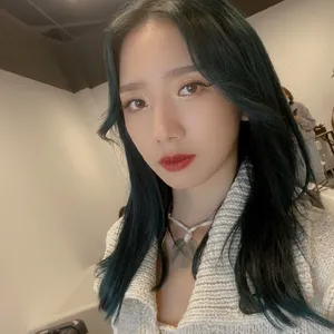 孟美岐元气俏皮自拍照图片_14