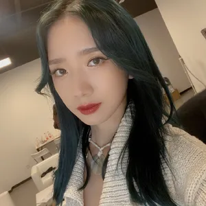 孟美岐元气俏皮自拍照图片_15