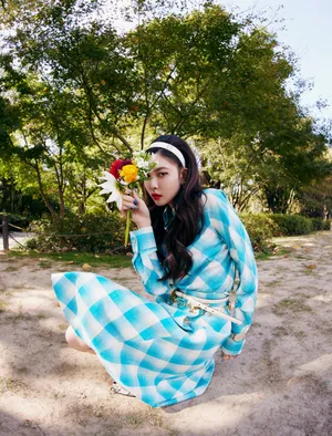宋妍霏蓝白格纹裙写真图片_2