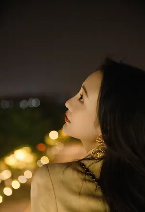 王鸥清新靓丽夜景写真图片_4