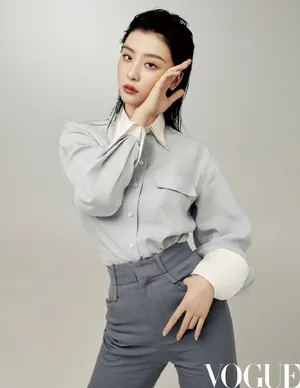 赵小棠干练湿发造型性感写真_3