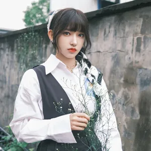 程潇白色头巾短裙甜美写真图片_3