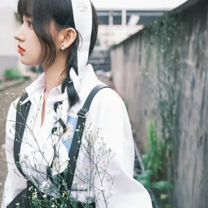 程潇白色头巾短裙甜美写真图片_7