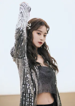 徐艺洋流苏西装复古摩登写真图片_3