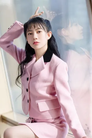 刘萌萌粉色套装甜美写真图片_8