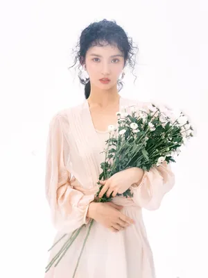 刘些宁白裙优雅性感写真图片