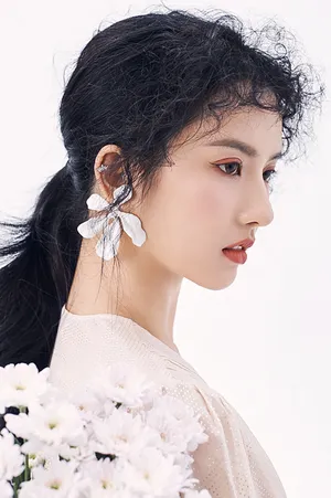 刘些宁白裙优雅性感写真图片_5