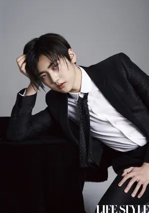 焉栩嘉潇洒酷帅写真图片第3张