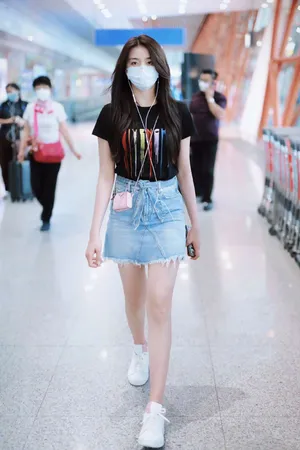 金子涵牛仔短裙清爽街拍照图片_5